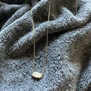 kendra Scott gold necklace pearl gem like new! 🔥🔥